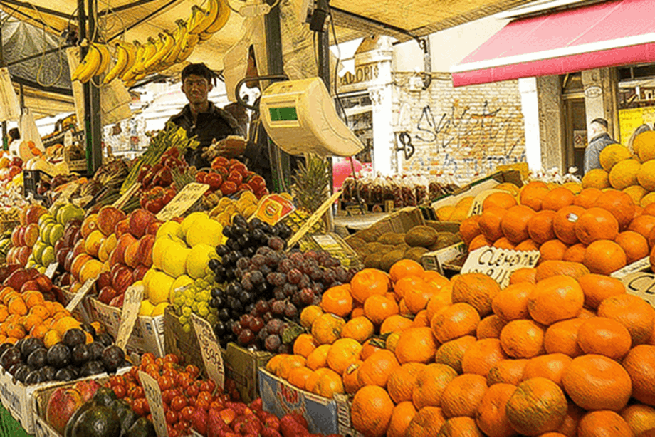 Loose fruit and vegetables at a food market