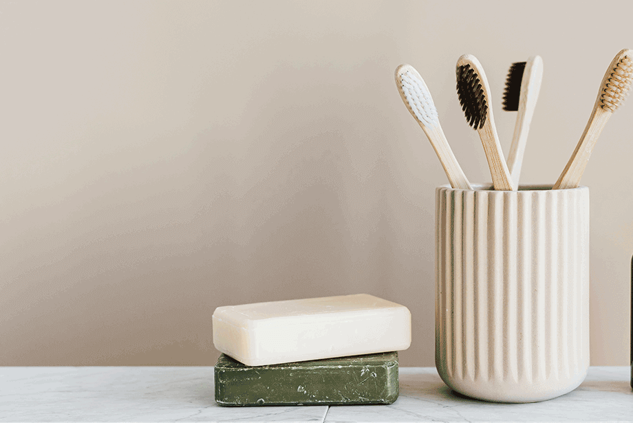 Plastic free shampoo bars and toothbrushes 